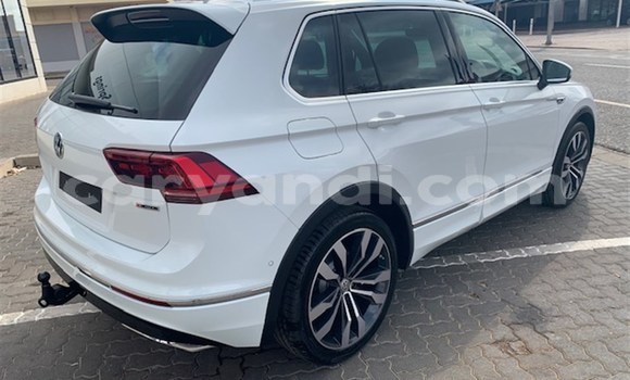 Nunua Ilio tumika Volkswagen Tiguan Nyeupe Gari ndani ya Chingola nchini Zambia Nunua Ilio tumika Volkswagen Tiguan Nyeupe Gari ndani ya Chingola nchini Zambia