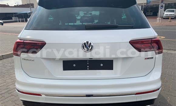 Nunua Ilio tumika Volkswagen Tiguan Nyeupe Gari ndani ya Chingola nchini Zambia Nunua Ilio tumika Volkswagen Tiguan Nyeupe Gari ndani ya Chingola nchini Zambia