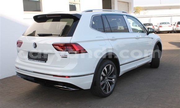 Nunua Ilio tumika Volkswagen Tiguan Nyeupe Gari ndani ya Chingola nchini Zambia Nunua Ilio tumika Volkswagen Tiguan Nyeupe Gari ndani ya Chingola nchini Zambia