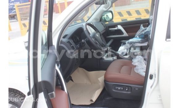 Tenga Imported Toyota Land Cruiser Chena Mota in Import - Dubai in Zambia Tenga Imported Toyota Land Cruiser Chena Mota in Import - Dubai in Zambia