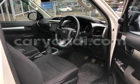 Nunua Ilio tumika Toyota Hilux Nyeupe Gari ndani ya Lusaka nchini Zambia Nunua Ilio tumika Toyota Hilux Nyeupe Gari ndani ya Lusaka nchini Zambia