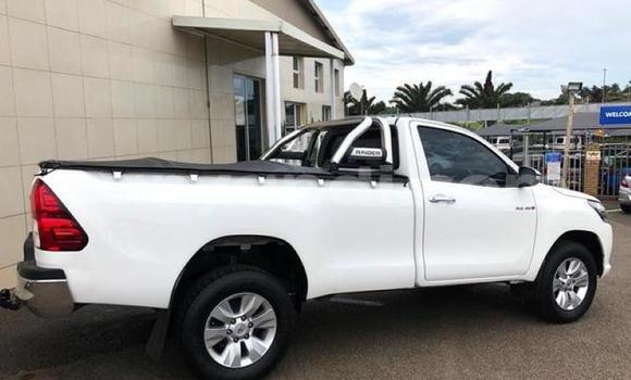 Nunua Ilio tumika Toyota Hilux Nyeupe Gari ndani ya Lusaka nchini Zambia Nunua Ilio tumika Toyota Hilux Nyeupe Gari ndani ya Lusaka nchini Zambia