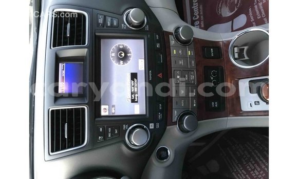 Tenga Imported Toyota Highlander Nhema Mota in Import - Dubai in Zambia Tenga Imported Toyota Highlander Nhema Mota in Import - Dubai in Zambia