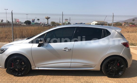 Tenga Tsaru Renault Clio Zvimwe Mota in Chingola in Zambia Tenga Tsaru Renault Clio Zvimwe Mota in Chingola in Zambia