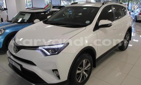 Nunua Ilio tumika Toyota RAV4 Nyeupe Gari ndani ya Chingola nchini Zambia Nunua Ilio tumika Toyota RAV4 Nyeupe Gari ndani ya Chingola nchini Zambia