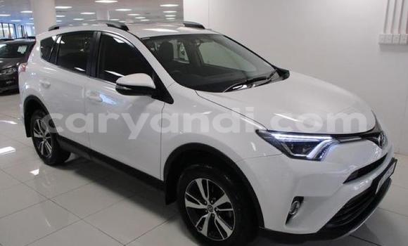 Nunua Ilio tumika Toyota RAV4 Nyeupe Gari ndani ya Chingola nchini Zambia Nunua Ilio tumika Toyota RAV4 Nyeupe Gari ndani ya Chingola nchini Zambia