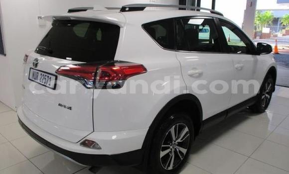 Nunua Ilio tumika Toyota RAV4 Nyeupe Gari ndani ya Chingola nchini Zambia Nunua Ilio tumika Toyota RAV4 Nyeupe Gari ndani ya Chingola nchini Zambia