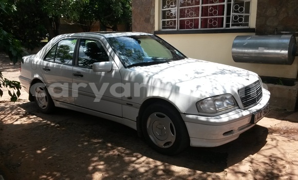 Buy Used Mercedes-Benz C-Class White Car in Livingstone in Zambia Buy Used Mercedes-Benz C-Class White Car in Livingstone in Zambia