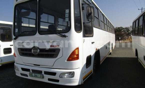 Acheter Occasion Utilitaire Hino Ranger Blanc à Livingstone, Zambie Acheter Occasion Utilitaire Hino Ranger Blanc à Livingstone, Zambie