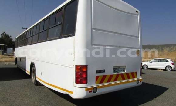 Acheter Occasion Utilitaire Hino Ranger Blanc à Livingstone, Zambie Acheter Occasion Utilitaire Hino Ranger Blanc à Livingstone, Zambie