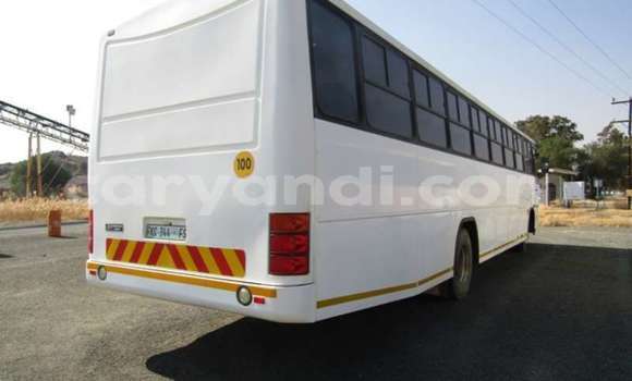 Acheter Occasion Utilitaire Hino Ranger Blanc à Livingstone, Zambie Acheter Occasion Utilitaire Hino Ranger Blanc à Livingstone, Zambie