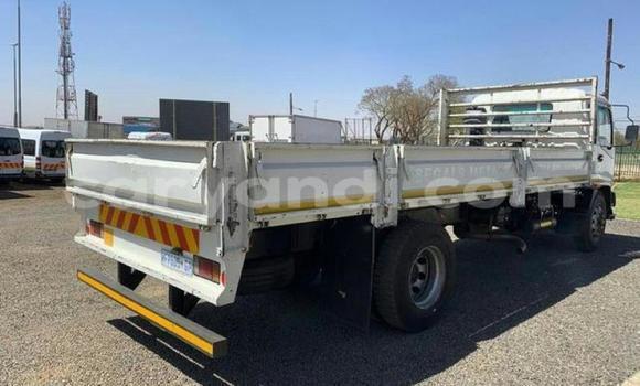 Nunua Ilio tumika Isuzu FTR 850 Nyeupe Lori ndani ya Lusaka nchini Zambia Nunua Ilio tumika Isuzu FTR 850 Nyeupe Lori ndani ya Lusaka nchini Zambia