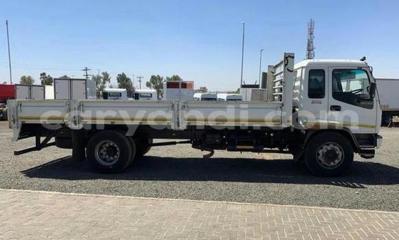 Nunua Ilio tumika Isuzu FTR 850 Nyeupe Lori ndani ya Lusaka nchini Zambia Nunua Ilio tumika Isuzu FTR 850 Nyeupe Lori ndani ya Lusaka nchini Zambia