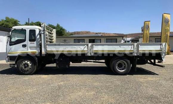 Nunua Ilio tumika Isuzu FTR 850 Nyeupe Lori ndani ya Lusaka nchini Zambia Nunua Ilio tumika Isuzu FTR 850 Nyeupe Lori ndani ya Lusaka nchini Zambia