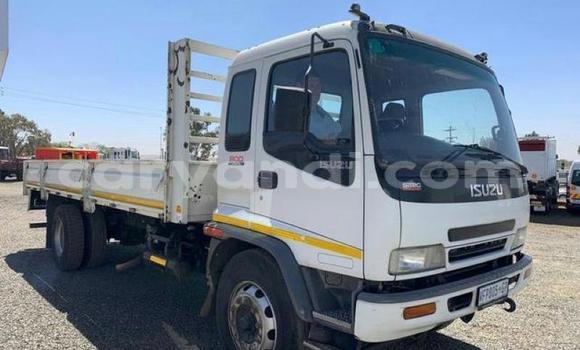 Nunua Ilio tumika Isuzu FTR 850 Nyeupe Lori ndani ya Lusaka nchini Zambia Nunua Ilio tumika Isuzu FTR 850 Nyeupe Lori ndani ya Lusaka nchini Zambia