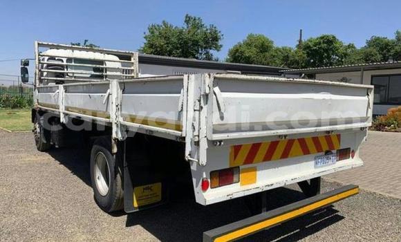 Nunua Ilio tumika Isuzu FTR 850 Nyeupe Lori ndani ya Lusaka nchini Zambia Nunua Ilio tumika Isuzu FTR 850 Nyeupe Lori ndani ya Lusaka nchini Zambia