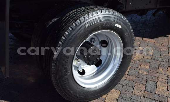 Nunua Ilio tumika Hino 300 Series Nyeupe Lori ndani ya Livingstone nchini Zambia Nunua Ilio tumika Hino 300 Series Nyeupe Lori ndani ya Livingstone nchini Zambia