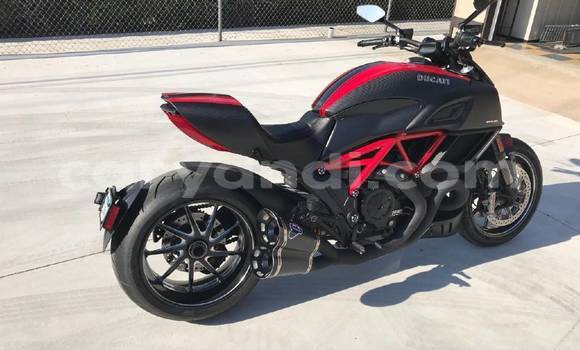 Acheter Occasion Moto Ducati Diavel Beige à Lusaka, Zambie Acheter Occasion Moto Ducati Diavel Beige à Lusaka, Zambie