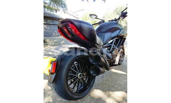 Acheter Occasion Moto Ducati Diavel Beige à Lusaka, Zambie Acheter Occasion Moto Ducati Diavel Beige à Lusaka, Zambie