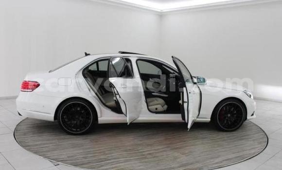 Tenga Tsaru Mercedes‒Benz E–Class Chena Mota in Chingola in Zambia Tenga Tsaru Mercedes‒Benz E–Class Chena Mota in Chingola in Zambia