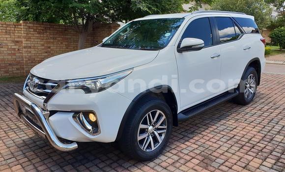 Acheter Occasion Voiture Toyota Fortuner Blanc à Lusaka, Zambie Acheter Occasion Voiture Toyota Fortuner Blanc à Lusaka, Zambie