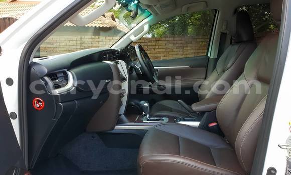 Acheter Occasion Voiture Toyota Fortuner Blanc à Lusaka, Zambie Acheter Occasion Voiture Toyota Fortuner Blanc à Lusaka, Zambie