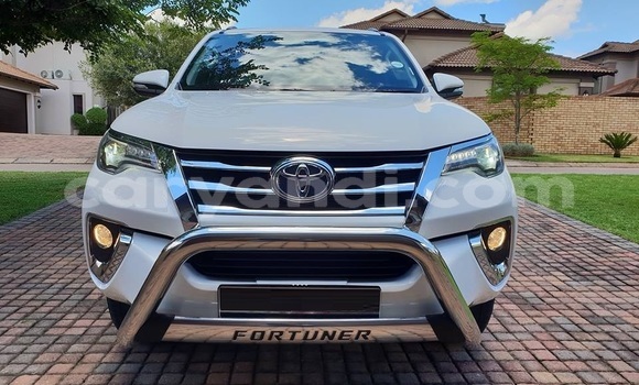 Acheter Occasion Voiture Toyota Fortuner Blanc à Lusaka, Zambie Acheter Occasion Voiture Toyota Fortuner Blanc à Lusaka, Zambie