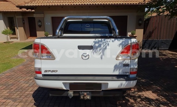 Acheter Occasion Voiture Mazda BT-50 Blanc à Lusaka, Zambie Acheter Occasion Voiture Mazda BT-50 Blanc à Lusaka, Zambie