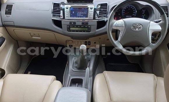 Acheter Occasion Voiture Toyota Fortuner Blanc à Livingstone, Zambie Acheter Occasion Voiture Toyota Fortuner Blanc à Livingstone, Zambie