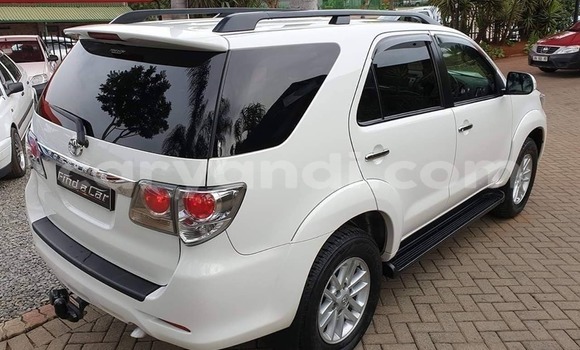 Acheter Occasion Voiture Toyota Fortuner Blanc à Livingstone, Zambie Acheter Occasion Voiture Toyota Fortuner Blanc à Livingstone, Zambie