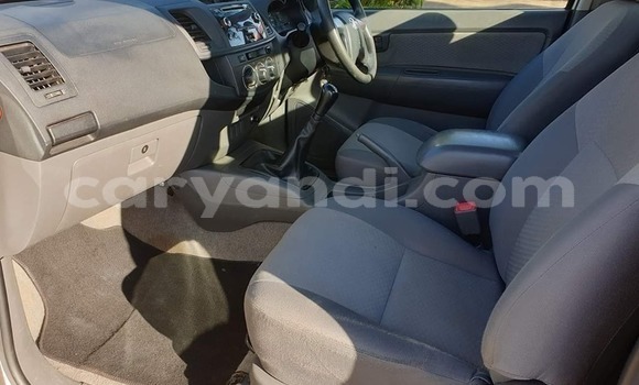 Acheter Occasion Voiture Toyota Hilux Blanc à Lusaka, Zambie Acheter Occasion Voiture Toyota Hilux Blanc à Lusaka, Zambie