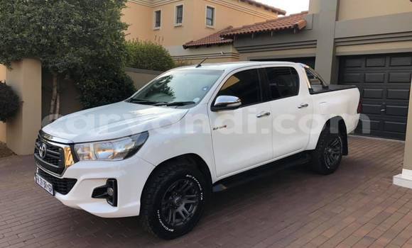 Acheter Occasion Voiture Toyota Hilux Blanc à Livingstone, Zambie Acheter Occasion Voiture Toyota Hilux Blanc à Livingstone, Zambie