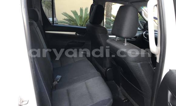 Acheter Occasion Voiture Toyota Hilux Blanc à Livingstone, Zambie Acheter Occasion Voiture Toyota Hilux Blanc à Livingstone, Zambie