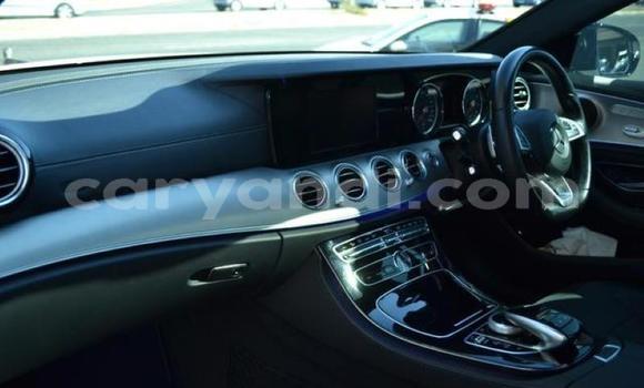 Acheter Occasion Voiture Mercedes‒Benz E–Class Blanc à Lusaka, Zambie Acheter Occasion Voiture Mercedes‒Benz E–Class Blanc à Lusaka, Zambie