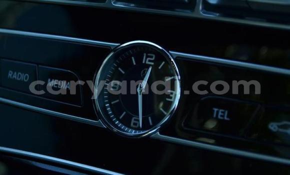 Acheter Occasion Voiture Mercedes‒Benz E–Class Blanc à Lusaka, Zambie Acheter Occasion Voiture Mercedes‒Benz E–Class Blanc à Lusaka, Zambie