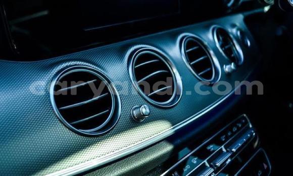 Acheter Occasion Voiture Mercedes‒Benz E–Class Blanc à Lusaka, Zambie Acheter Occasion Voiture Mercedes‒Benz E–Class Blanc à Lusaka, Zambie