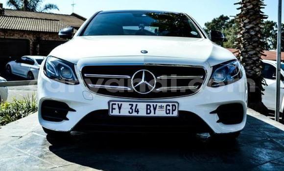 Acheter Occasion Voiture Mercedes‒Benz E–Class Blanc à Lusaka, Zambie Acheter Occasion Voiture Mercedes‒Benz E–Class Blanc à Lusaka, Zambie