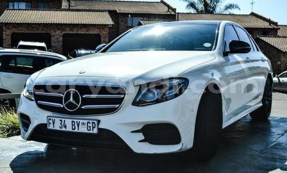 Acheter Occasion Voiture Mercedes‒Benz E–Class Blanc à Lusaka, Zambie Acheter Occasion Voiture Mercedes‒Benz E–Class Blanc à Lusaka, Zambie
