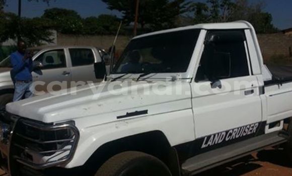 Acheter Occasion Voiture Toyota Land Cruiser Blanc à Chipata, Zambie Acheter Occasion Voiture Toyota Land Cruiser Blanc à Chipata, Zambie