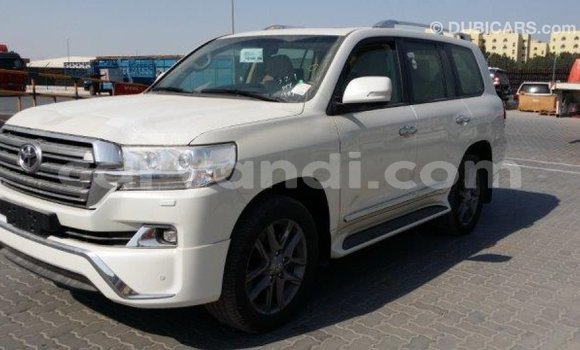 Tenga Imported Toyota Land Cruiser Chena Mota in Import - Dubai in Zambia Tenga Imported Toyota Land Cruiser Chena Mota in Import - Dubai in Zambia