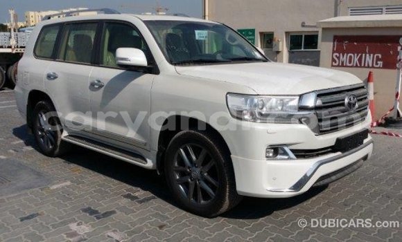 Tenga Imported Toyota Land Cruiser Chena Mota in Import - Dubai in Zambia Tenga Imported Toyota Land Cruiser Chena Mota in Import - Dubai in Zambia