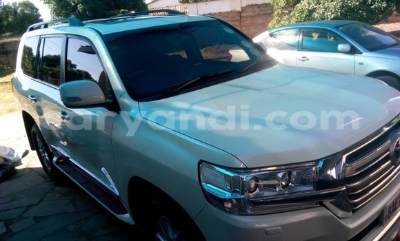 Acheter Occasion Voiture Toyota Land Cruiser Blanc à Lusaka, Zambie Acheter Occasion Voiture Toyota Land Cruiser Blanc à Lusaka, Zambie