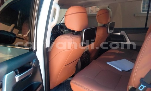 Acheter Occasion Voiture Toyota Land Cruiser Blanc à Lusaka, Zambie Acheter Occasion Voiture Toyota Land Cruiser Blanc à Lusaka, Zambie