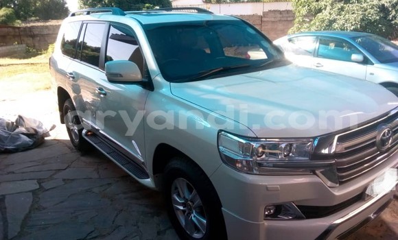 Acheter Occasion Voiture Toyota Land Cruiser Blanc à Lusaka, Zambie Acheter Occasion Voiture Toyota Land Cruiser Blanc à Lusaka, Zambie