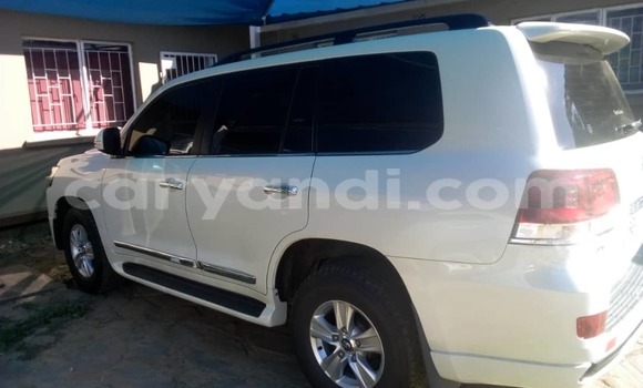 Acheter Occasion Voiture Toyota Land Cruiser Blanc à Lusaka, Zambie Acheter Occasion Voiture Toyota Land Cruiser Blanc à Lusaka, Zambie