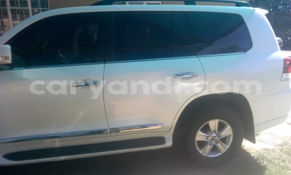 Acheter Occasion Voiture Toyota Land Cruiser Blanc à Lusaka, Zambie Acheter Occasion Voiture Toyota Land Cruiser Blanc à Lusaka, Zambie