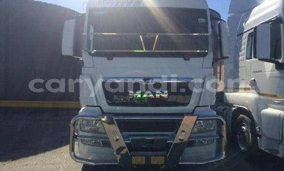 Acheter Occasion Utilitaire Man TGX Blanc à Lusaka, Zambie Acheter Occasion Utilitaire Man TGX Blanc à Lusaka, Zambie