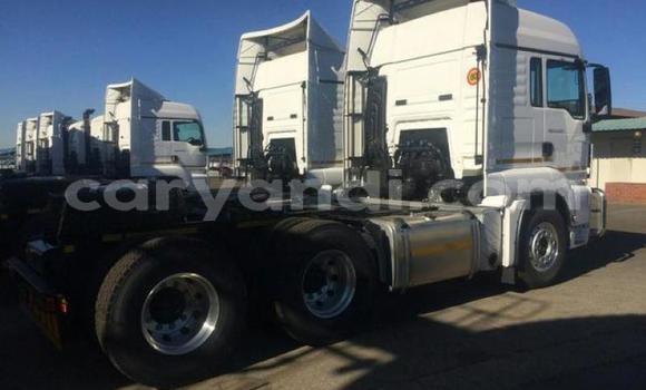 Acheter Occasion Utilitaire Man TGX Blanc à Lusaka, Zambie Acheter Occasion Utilitaire Man TGX Blanc à Lusaka, Zambie