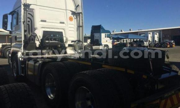 Acheter Occasion Utilitaire Man TGX Blanc à Lusaka, Zambie Acheter Occasion Utilitaire Man TGX Blanc à Lusaka, Zambie