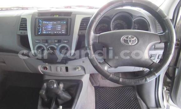 Acheter Occasion Voiture Toyota Hilux Gris à Lusaka, Zambie Acheter Occasion Voiture Toyota Hilux Gris à Lusaka, Zambie